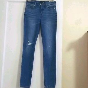 Like new, worn 1 time, high rise skinny Lucky Bran
